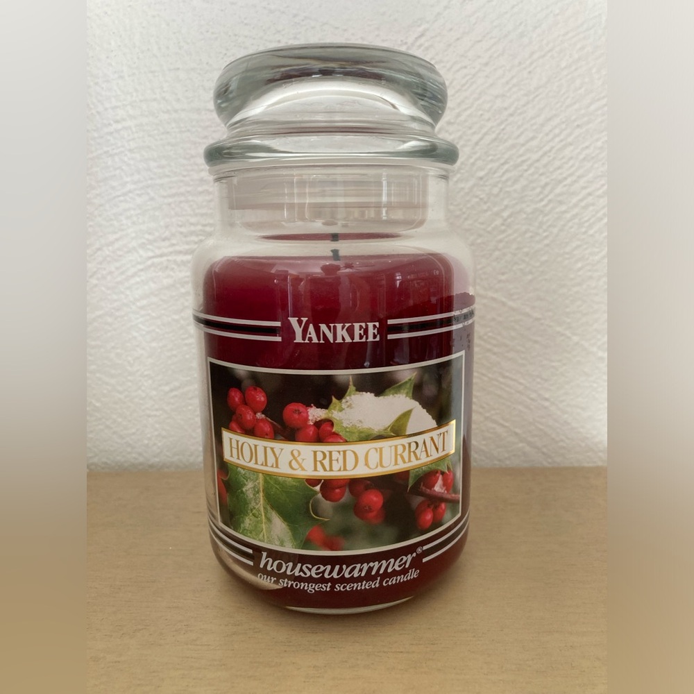Yankee Candle Holly & Red Currant 22oz